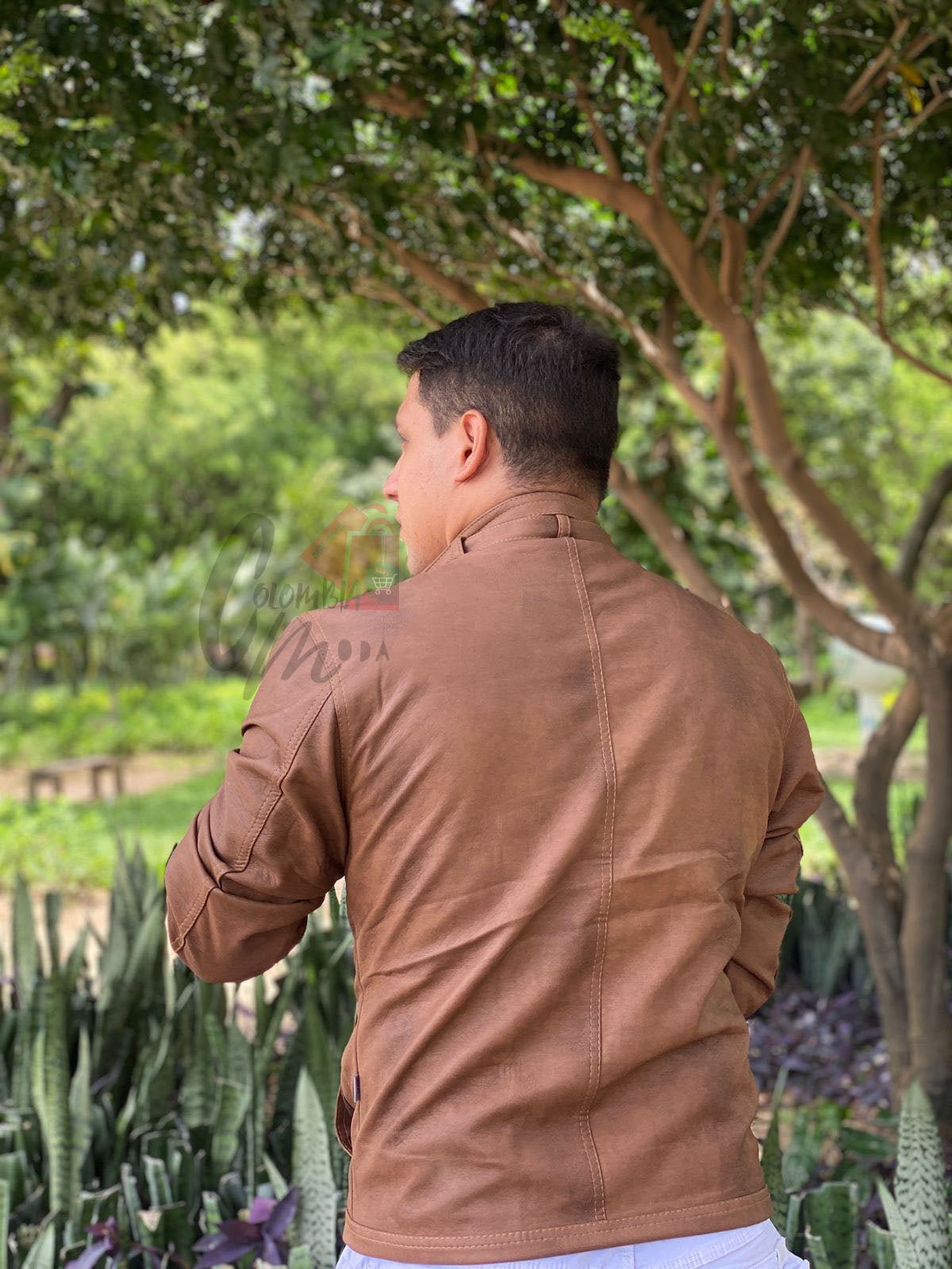 Chaqueta clásica en cuero textil